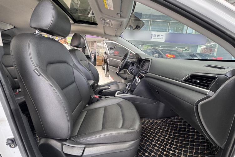 Used Hyundai Elantra (6th Generation / Lingdong) 2019 1.5L CVT ZhiXuan – Elite Version Interior 5