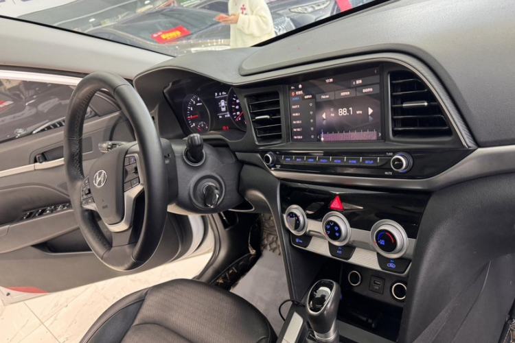 Used Hyundai Elantra (6th Generation / Lingdong) 2019 1.5L CVT ZhiXuan – Elite Version Interior 6