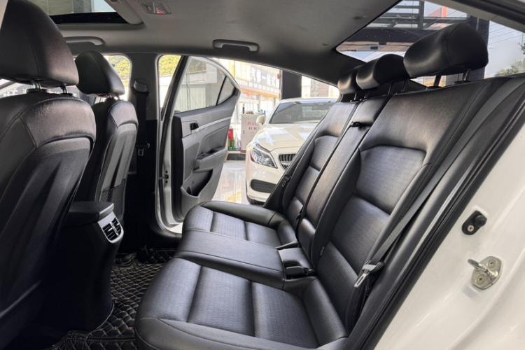 Used Hyundai Elantra (6th Generation / Lingdong) 2019 1.5L CVT ZhiXuan – Elite Version Interior 7