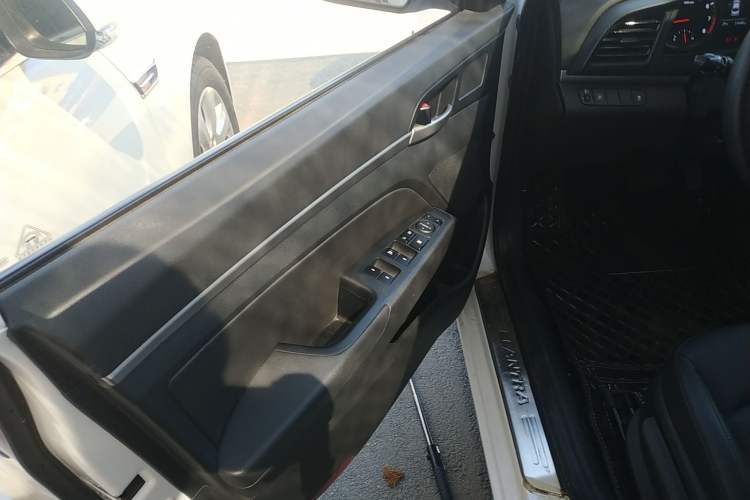 Used Hyundai Elantra (6th Generation / Lingdong) 2019 1.5L CVT ZhiXuan – Elite Version Interior 7