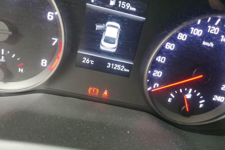 Used Hyundai Elantra (6th Generation / Lingdong) 2019 1.5L CVT ZhiXuan – Elite Version Odometer Close Up