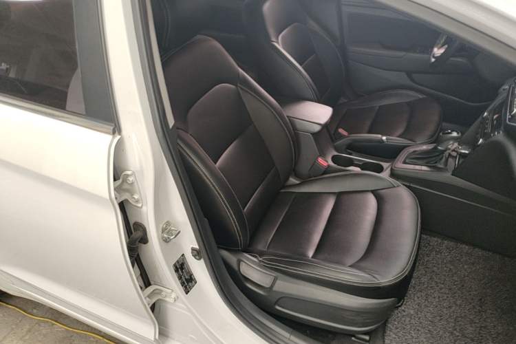 Used Hyundai Elantra (6th Generation / Lingdong)  Right Front Seat