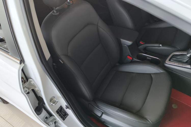 Used Hyundai Elantra (6th Generation / Lingdong) 2019 1.5L CVT ZhiXuan – Elite Version Right Front Seat