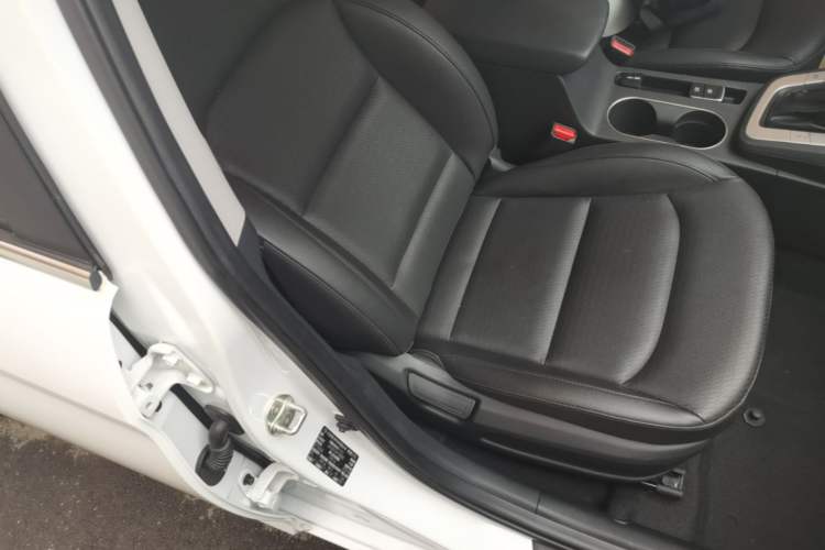 Used Hyundai Elantra (6th Generation / Lingdong) 2019 1.5L CVT ZhiXuan – Elite Version Right Front Seat