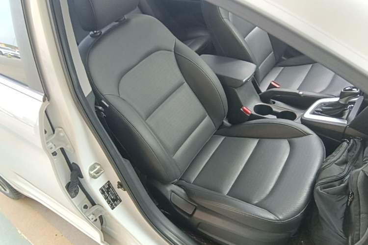 Used Hyundai Elantra (6th Generation / Lingdong) 2019 1.5L CVT ZhiXuan – Elite Version Right Front Seat