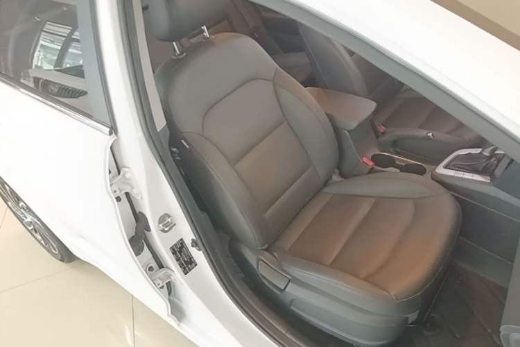 Used Hyundai Elantra (6th Generation / Lingdong) 2019 1.5L CVT ZhiXuan – Elite Version Right Front Seat