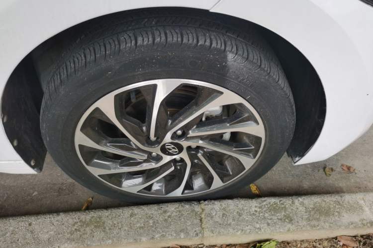 Used Hyundai Elantra (6th Generation / Lingdong) 2019 1.5L CVT ZhiXuan – Elite Version Right Front Wheel Hub