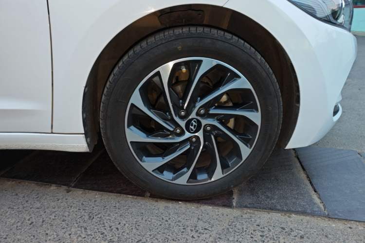 Used Hyundai Elantra (6th Generation / Lingdong) 2019 1.5L CVT ZhiXuan – Elite Version Right Front Wheel Hub