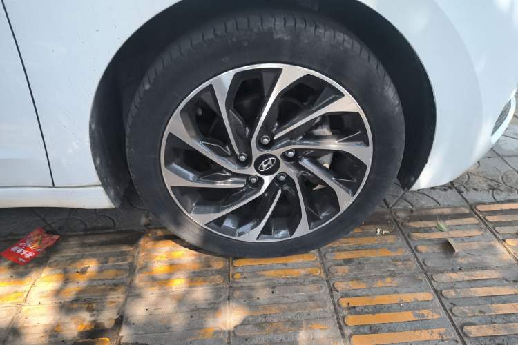 Used Hyundai Elantra (6th Generation / Lingdong) 2019 1.5L CVT ZhiXuan – Elite Version Right Front Wheel Hub