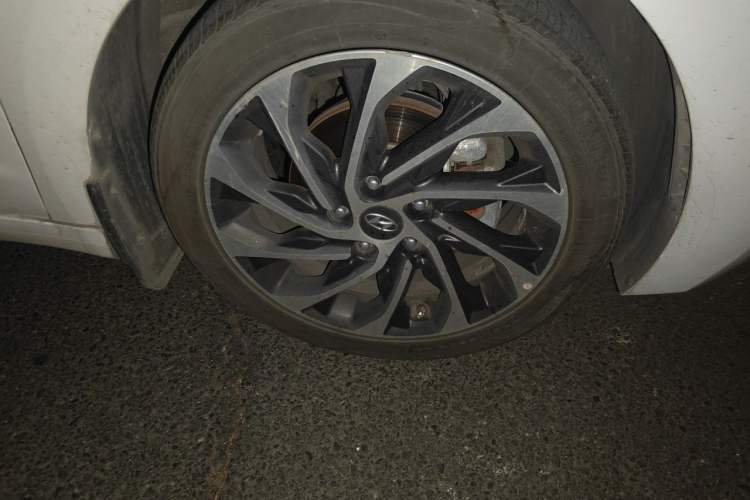 Used Hyundai Elantra (6th Generation / Lingdong) 2019 1.4T Dual-Clutch Xuan Dong · Dynamic Model Right Front Wheel Hub