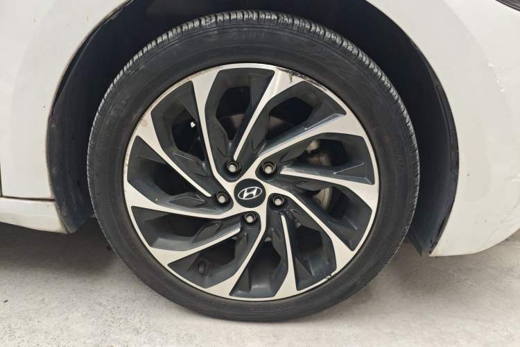 Used Hyundai Elantra (6th Generation / Lingdong) 2019 1.5L CVT ZhiXuan – Elite Version Right Front Wheel Hub