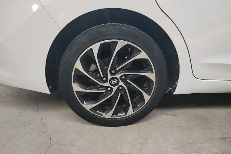 Used Hyundai Elantra (6th Generation / Lingdong) 2019 1.5L CVT ZhiXuan – Elite Version Right Rear Wheel Hub