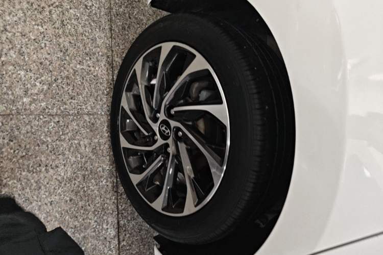 Used Hyundai Elantra (6th Generation / Lingdong) 2019 1.5L CVT ZhiXuan – Elite Version Right Rear Wheel Hub