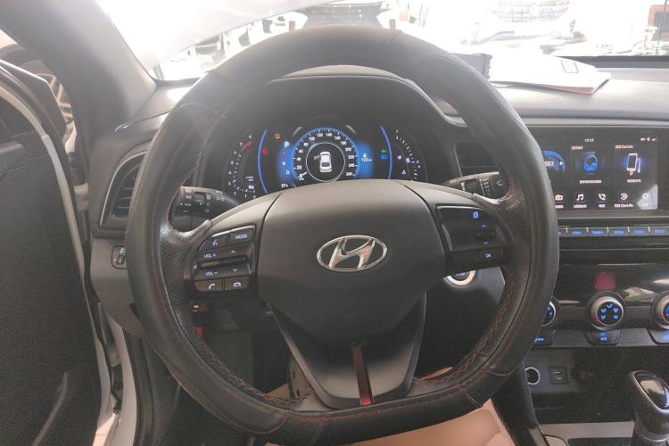 Used Hyundai Elantra (6th Generation / Lingdong) 2019 1.4T Dual-Clutch Xuan Dong · Dynamic Model Steering Wheel