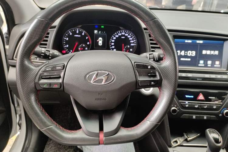 Used Hyundai Elantra (6th Generation / Lingdong)  Steering Wheel