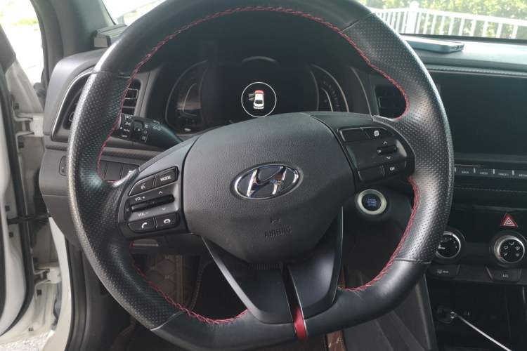 Used Hyundai Elantra (6th Generation / Lingdong) 2019 1.4T Dual-Clutch Xuan Dong · Dynamic Model Steering Wheel