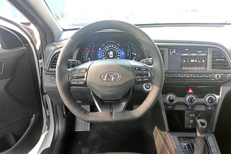 Used Hyundai Elantra (6th Generation / Lingdong) 2019 1.4T Dual-Clutch Xuan Dong · Dynamic Model Steering Wheel