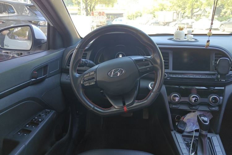 Used Hyundai Elantra (6th Generation / Lingdong) 2019 1.4T Dual-Clutch Xuan Dong · Dynamic Model Steering Wheel
