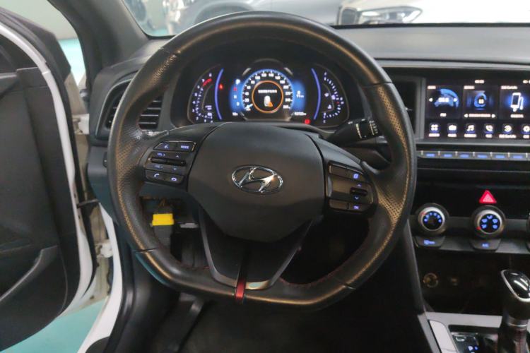 Used Hyundai Elantra (6th Generation / Lingdong) 2019 1.4T Dual-Clutch Xuan Dong · Dynamic Model Steering Wheel