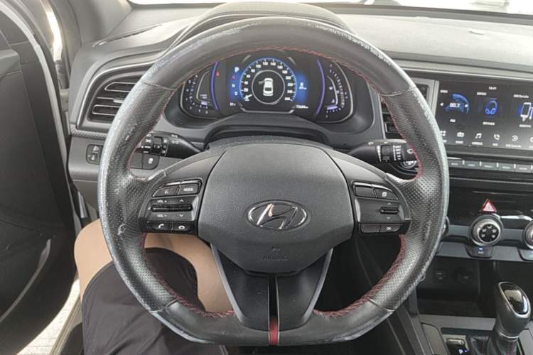 Used Hyundai Elantra (6th Generation / Lingdong) 2019 1.4T Dual-Clutch Xuan Dong · Dynamic Model Steering Wheel