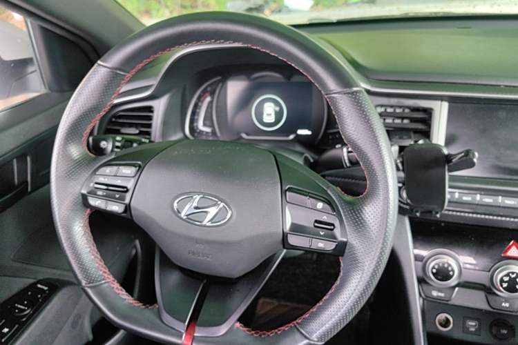 Used Hyundai Elantra (6th Generation / Lingdong) 2019 1.4T Dual-Clutch Xuan Dong · Dynamic Model Steering Wheel