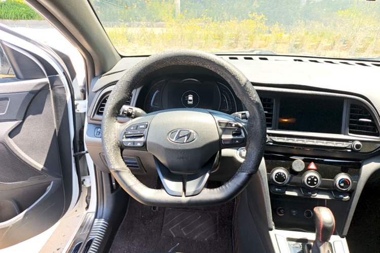 Used Hyundai Elantra (6th Generation / Lingdong) 2019 1.4T Dual-Clutch Xuan Dong · Dynamic Model Steering Wheel