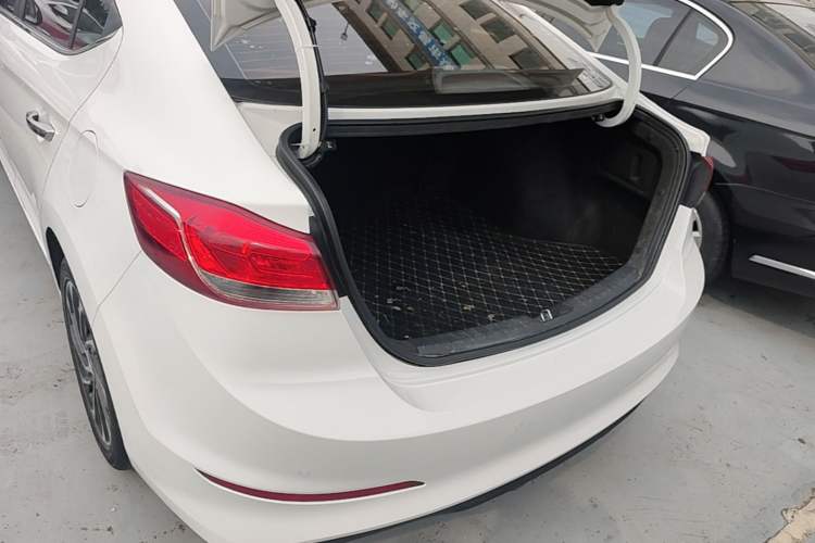Used Hyundai Elantra (6th Generation / Lingdong) 2019 1.4T Dual-Clutch Xuan Dong · Dynamic Model Trunk