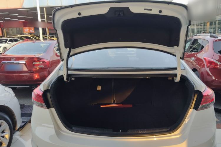 Used Hyundai Elantra (6th Generation / Lingdong) 2019 1.4T Dual-Clutch Xuan Dong · Dynamic Model Trunk