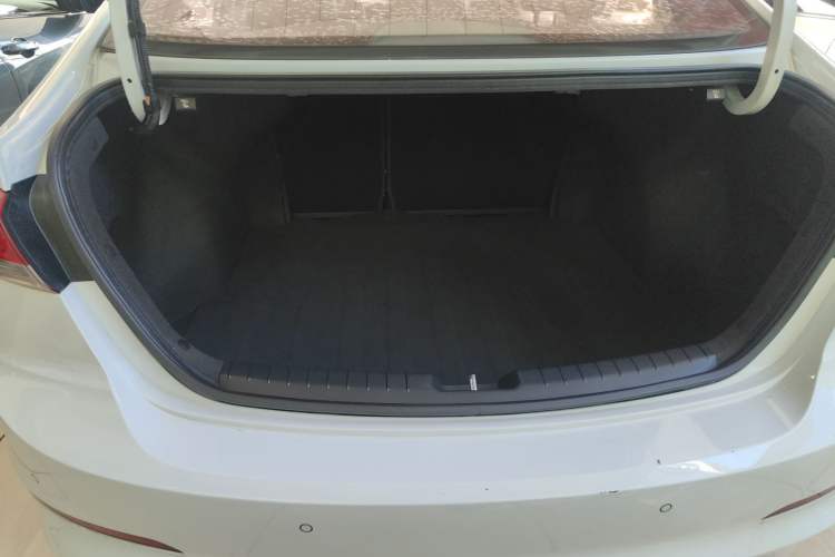 Used Hyundai Elantra (6th Generation / Lingdong) 2019 1.4T Dual-Clutch Xuan Dong · Dynamic Model Trunk