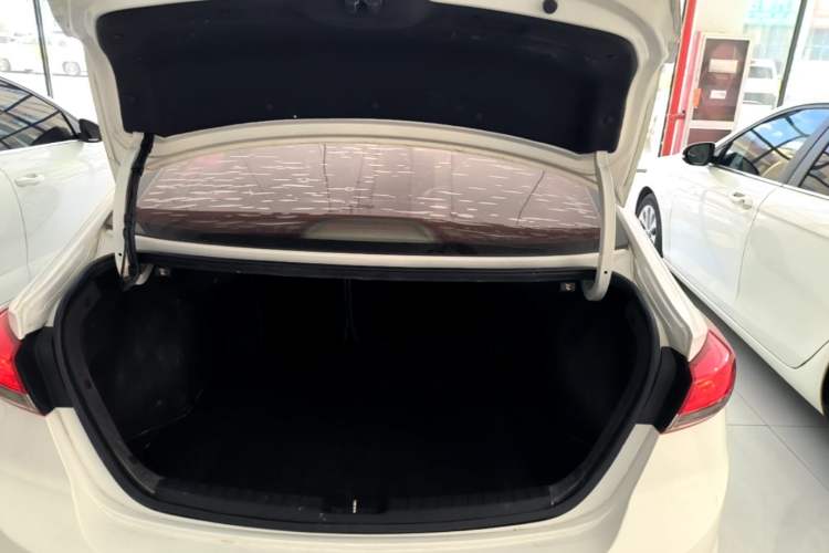 Used Hyundai Elantra (6th Generation / Lingdong) 2019 1.5L CVT ZhiXuan – Elite Version Trunk
