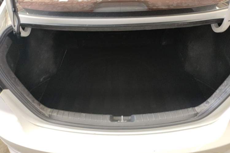 Used Hyundai Elantra (6th Generation / Lingdong)  Trunk