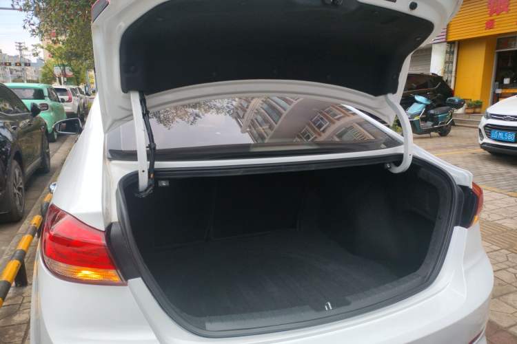 Used Hyundai Elantra (6th Generation / Lingdong) 2019 1.5L CVT ZhiXuan – Elite Version Trunk