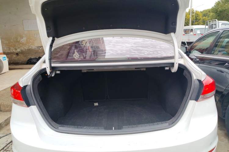 Used Hyundai Elantra (6th Generation / Lingdong) 2019 1.4T Dual-Clutch Xuan Dong · Dynamic Model Trunk