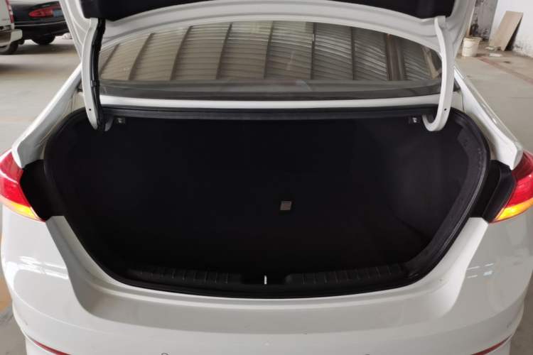 Used Hyundai Elantra (6th Generation / Lingdong) 2019 1.4T Dual-Clutch Xuan Dong · Dynamic Model Trunk