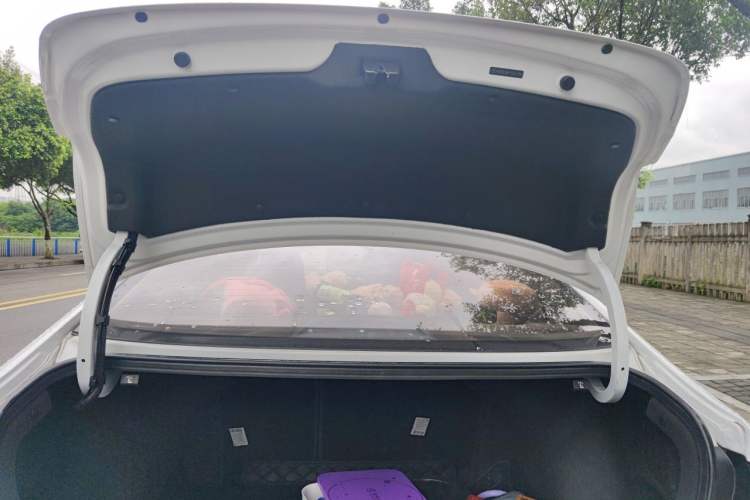 Used Hyundai Elantra (6th Generation / Lingdong) 2019 1.4T Dual-Clutch Xuan Dong · Dynamic Model Trunk