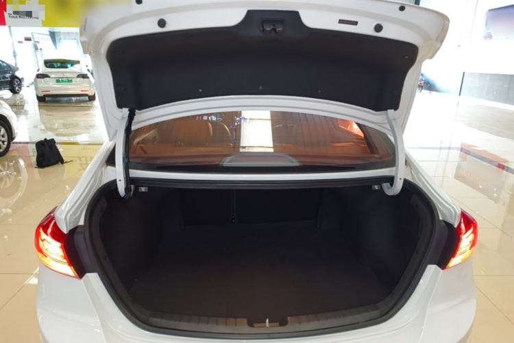 Used Hyundai Elantra (6th Generation / Lingdong) 2019 1.4T Dual-Clutch Xuan Dong · Dynamic Model Trunk