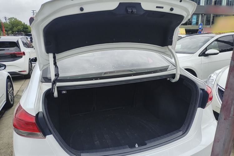 Used Hyundai Elantra (6th Generation / Lingdong) 2019 1.4T Dual-Clutch Xuan Dong · Dynamic Model Trunk