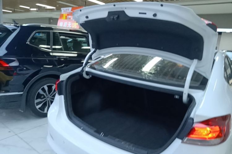 Used Hyundai Elantra (6th Generation / Lingdong) 2019 1.4T Dual-Clutch Xuan Dong · Dynamic Model Trunk