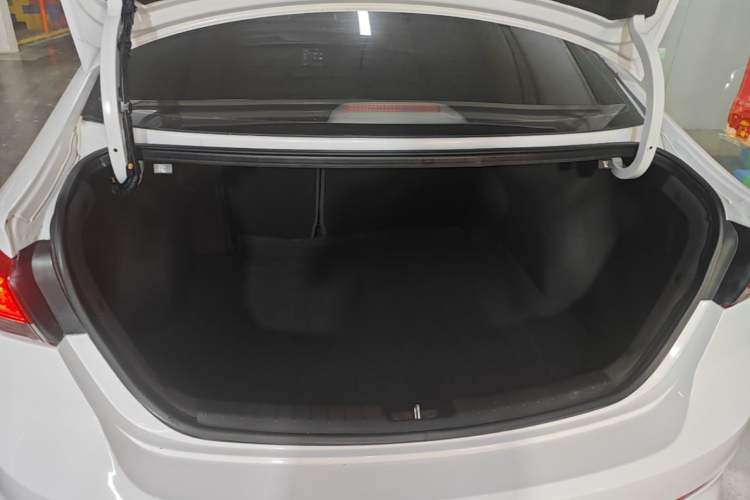 Used Hyundai Elantra (6th Generation / Lingdong) 2019 1.4T Dual-Clutch Xuan Dong · Dynamic Model Trunk