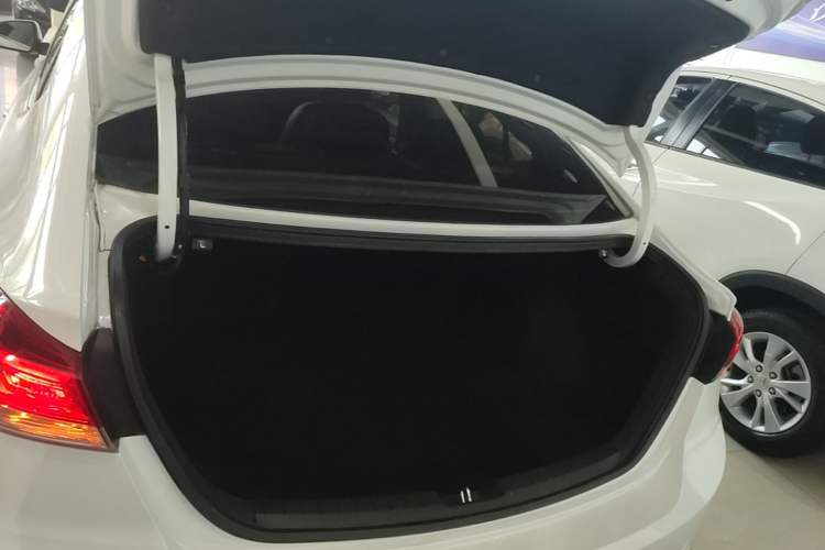 Used Hyundai Elantra (6th Generation / Lingdong) 2019 1.4T Dual-Clutch Xuan Dong · Dynamic Model Trunk