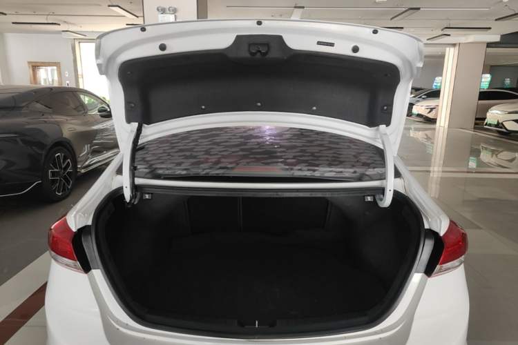 Used Hyundai Elantra (6th Generation / Lingdong) 2019 1.4T Dual-Clutch Xuan Dong · Dynamic Model Trunk