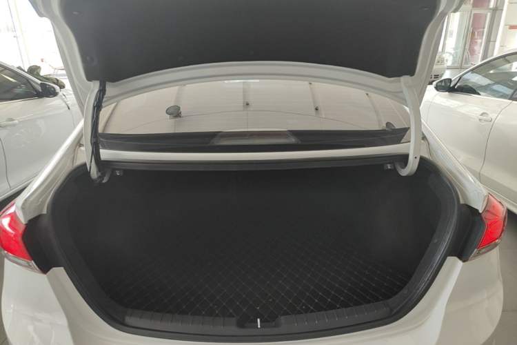 Used Hyundai Elantra (6th Generation / Lingdong) 2019 1.4T Dual-Clutch Xuan Dong · Dynamic Model Trunk