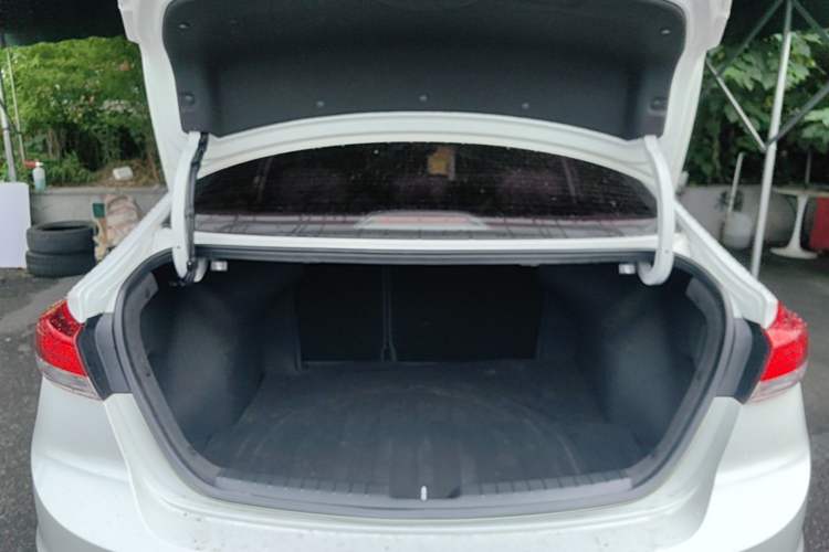 Used Hyundai Elantra (6th Generation / Lingdong) 2019 1.4T Dual-Clutch Xuan Dong · Dynamic Model Trunk