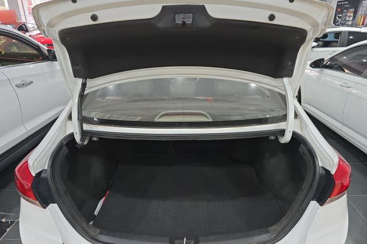 Used Hyundai Elantra (6th Generation / Lingdong) 2019 1.4T Dual-Clutch Xuan Dong · Dynamic Model Trunk