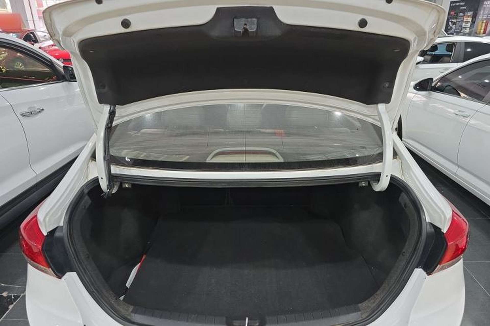 Used Hyundai Elantra (6th Generation / Lingdong) 2019 1.4T Dual-Clutch Xuan Dong · Dynamic Model Trunk