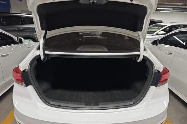 Used Hyundai Elantra (6th Generation / Lingdong) 2019 1.4T Dual-Clutch Xuan Dong · Dynamic Model Trunk