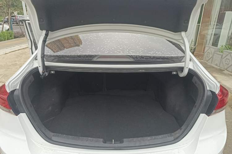 Used Hyundai Elantra (6th Generation / Lingdong) 2019 1.4T Dual-Clutch Xuan Dong · Dynamic Model Trunk