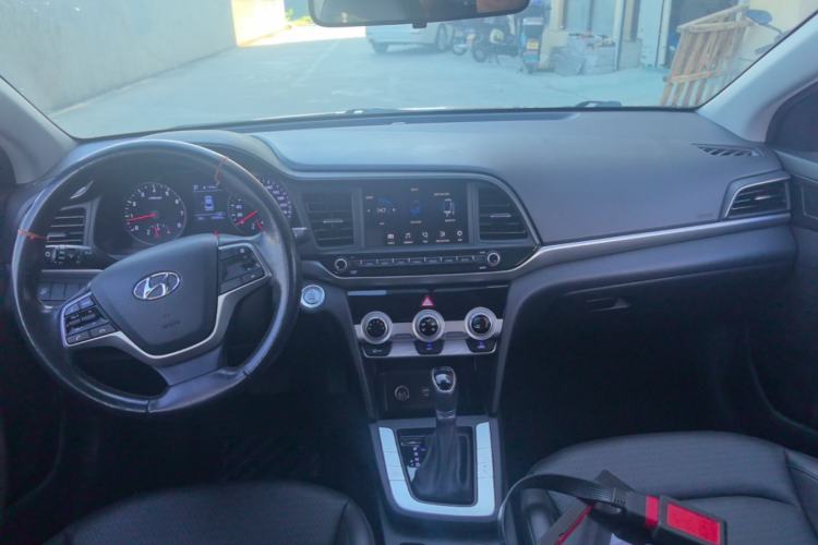 Used Hyundai Elantra (6th Generation / Lingdong) 2020 1.5L CVT Smart & Stylish – Elite Version Center Console