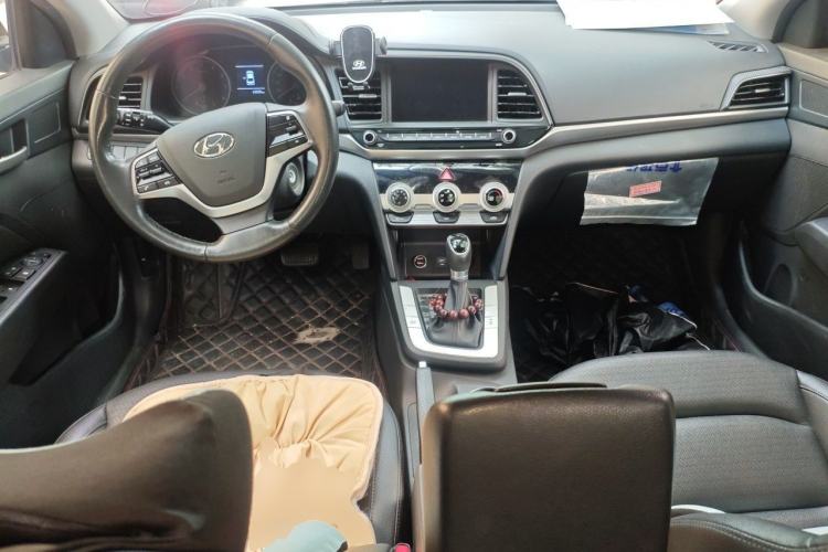 Used Hyundai Elantra (6th Generation / Lingdong) 2020 1.5L CVT Smart & Stylish – Elite Version Center Console