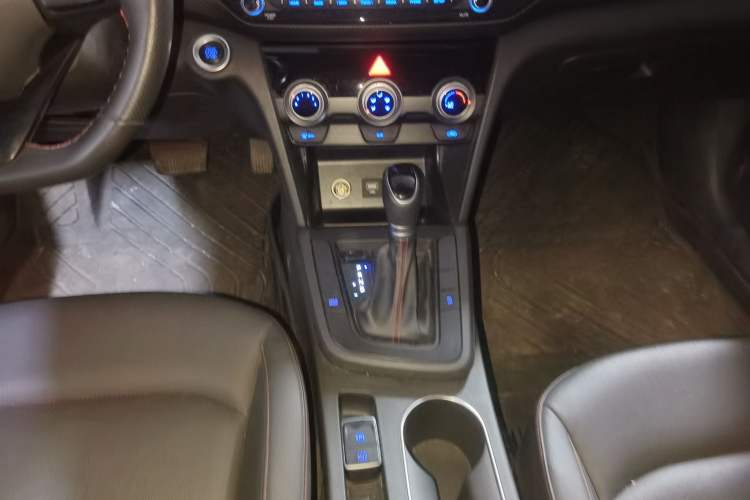 Used Hyundai Elantra (6th Generation / Lingdong) 2020 1.4T Dual-Clutch Xuan Dong · Dynamic Version Gear Lever